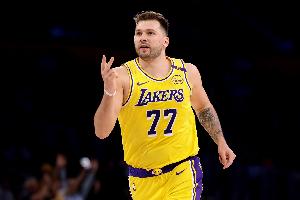 游戏平台-新任群主！东契奇23中9&amp;11罚10中 空砍32分7篮板7助攻&amp;正负值-9