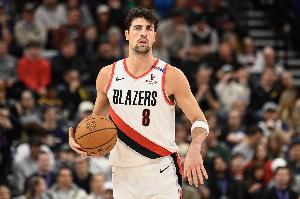 中国乐鱼体育-扛着球队前进！阿夫迪亚上半场8投5中&amp;三分4中2 得到17分7板1助