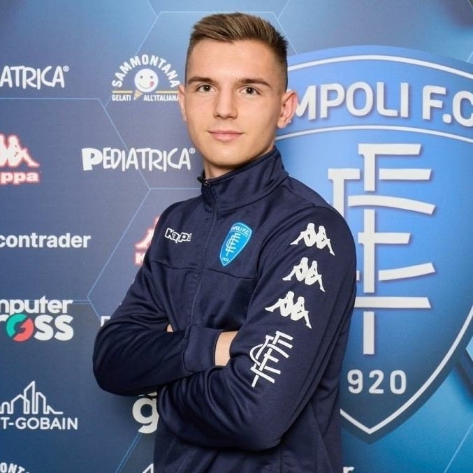 体育赛事-莫雷托：国际米兰U23队完成恩波利21岁波兰防守型中场卡兹马尔斯基签约