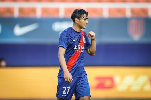 【中超】林良铭头球杨旭直红 大连2比1逆转十人申花